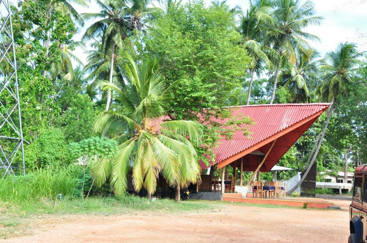 Aliya Pink France Guesthouse Habarana Exterior photo